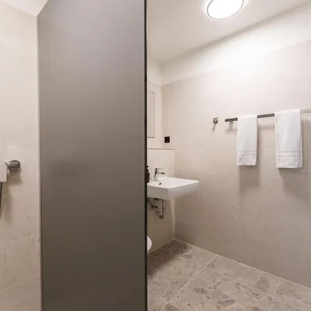 Juststay Muenchen & Hotel